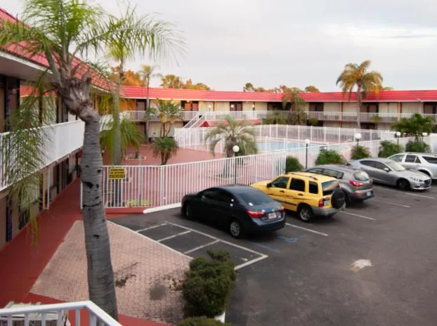 Express Inn & Suites - 5 Miles From St Petersburg Clearwater Airport hotel detail image 2