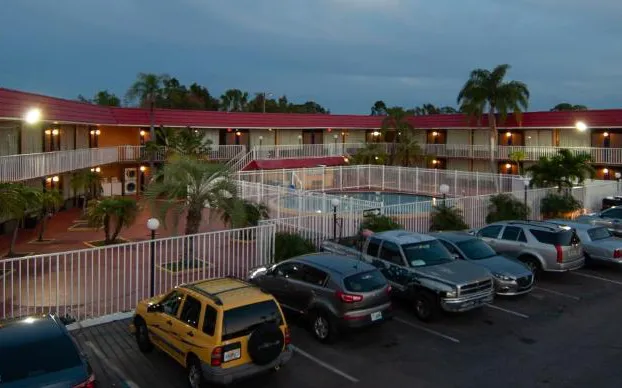 Express Inn & Suites - 5 Miles From St Petersburg Clearwater Airport hotel detail image 3