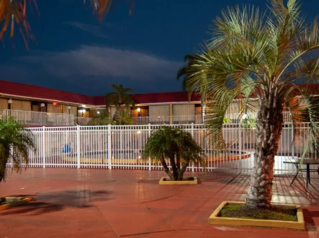 Express Inn & Suites - 5 Miles From St Petersburg Clearwater Airport hotel detail image 4