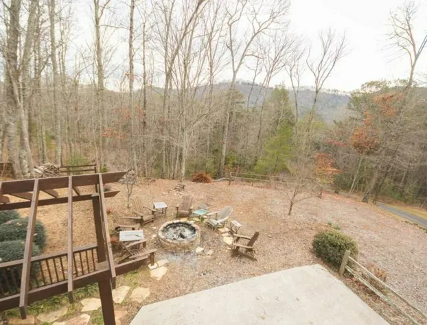 Christmas Lodge-Secluded near Downtown Blue Ridge hotel detail image 3