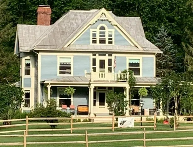 Laurel River Club Bed & Breakfast hotel detail image 4