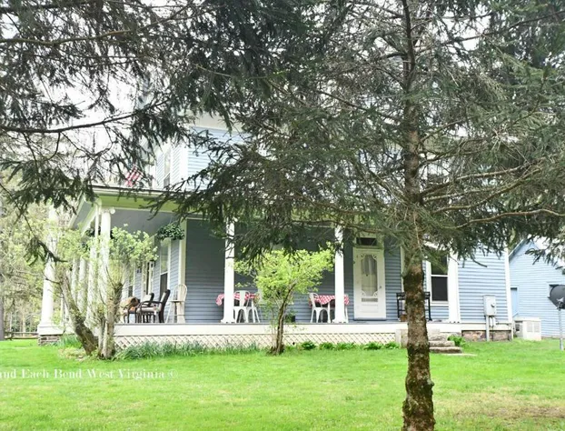 Laurel River Club Bed & Breakfast hotel detail image 1