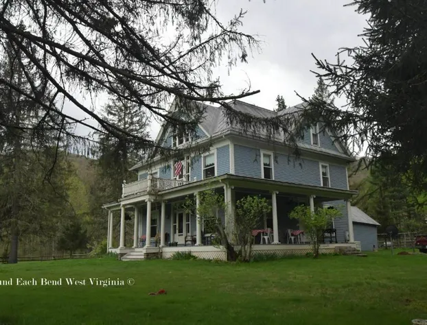 Laurel River Club Bed & Breakfast hotel detail image 3