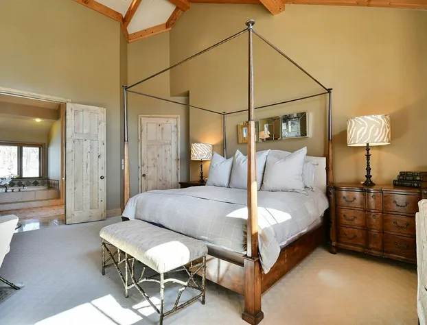 Oak Wood Lodge hotel detail image 4