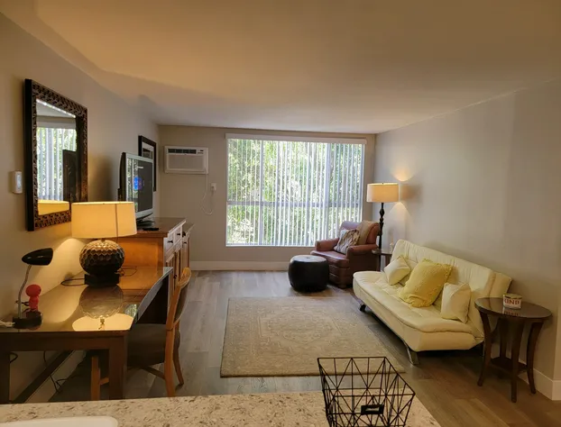 Hollywood Cosmopolitan Apartments hotel detail image 4