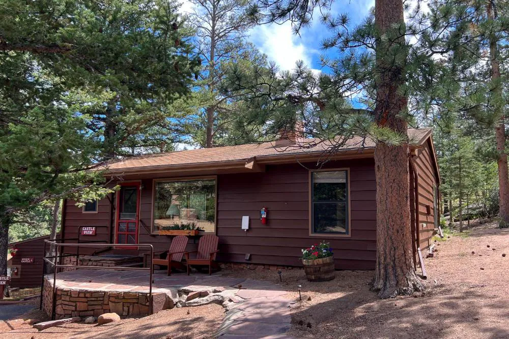 Castle Mountain Lodge hotel hero