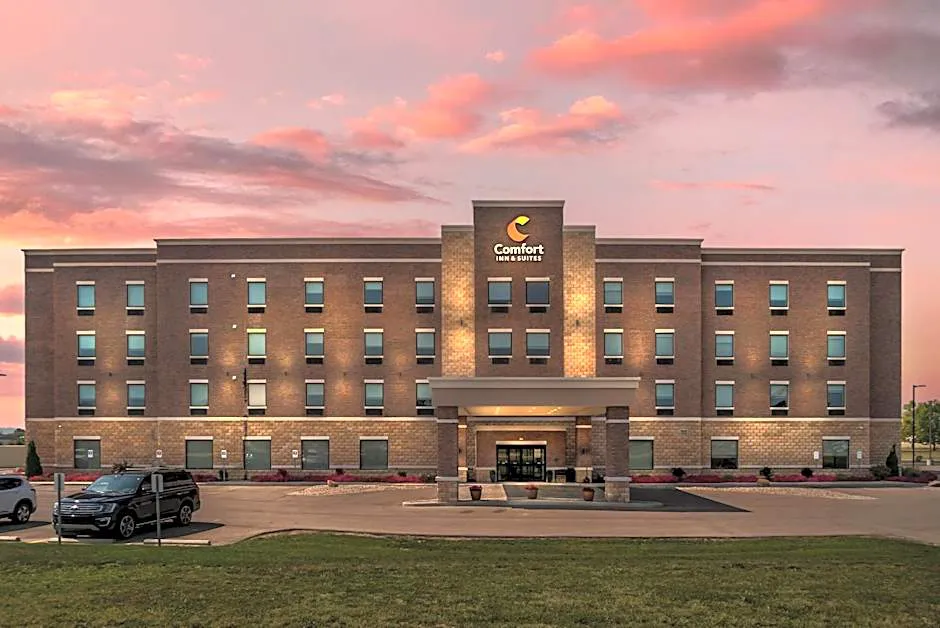 Comfort Inn & Suites Adrian hotel hero