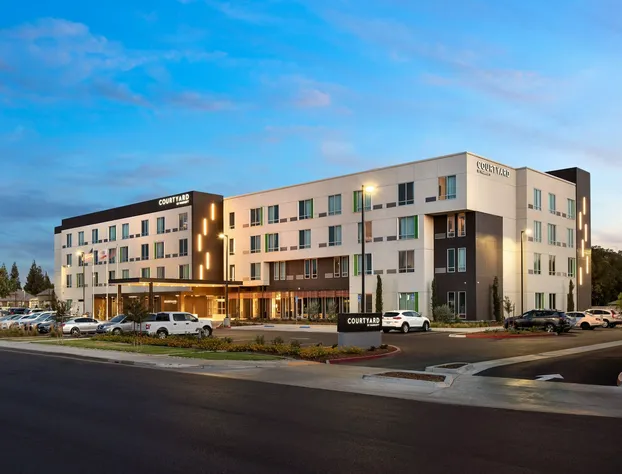 Courtyard by Marriott Fresno Clovis hotel detail image 1