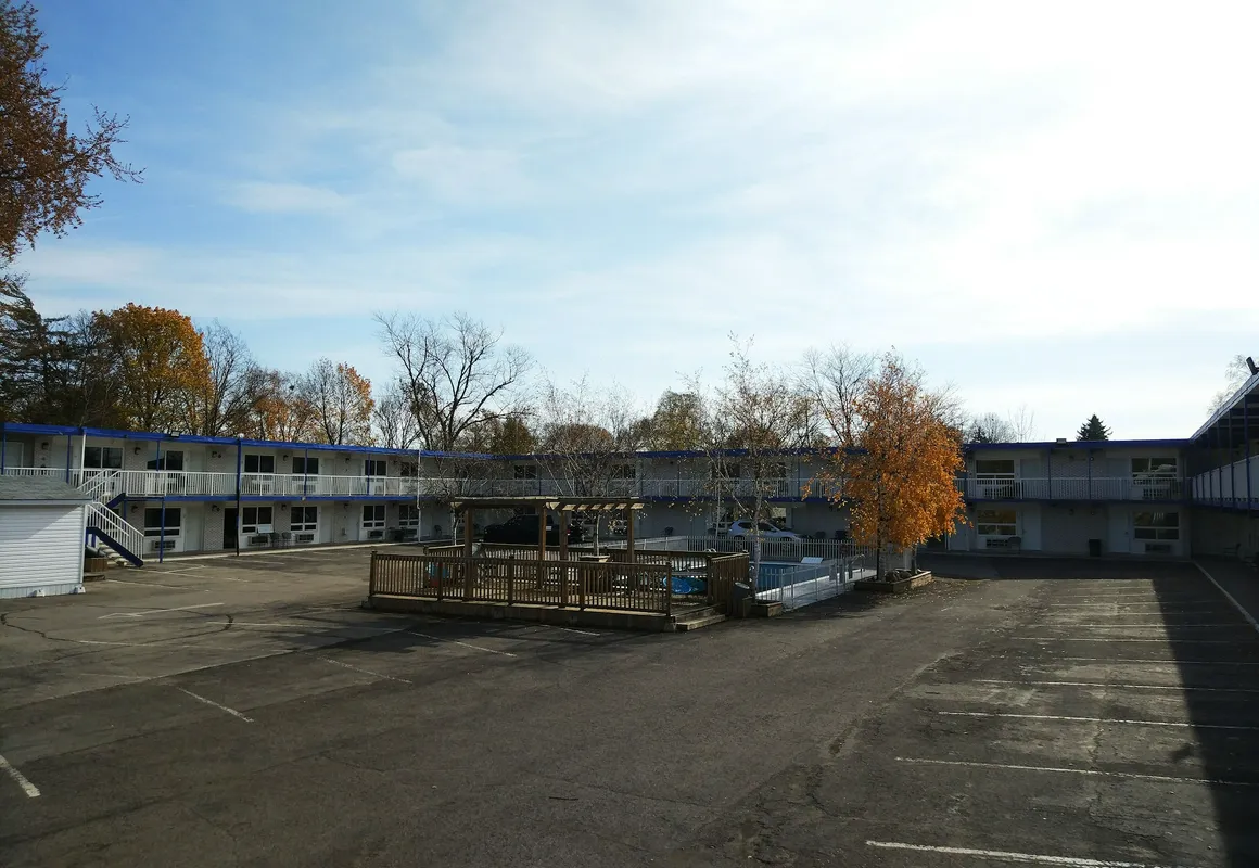 Joys Inn Niagara Falls hotel hero