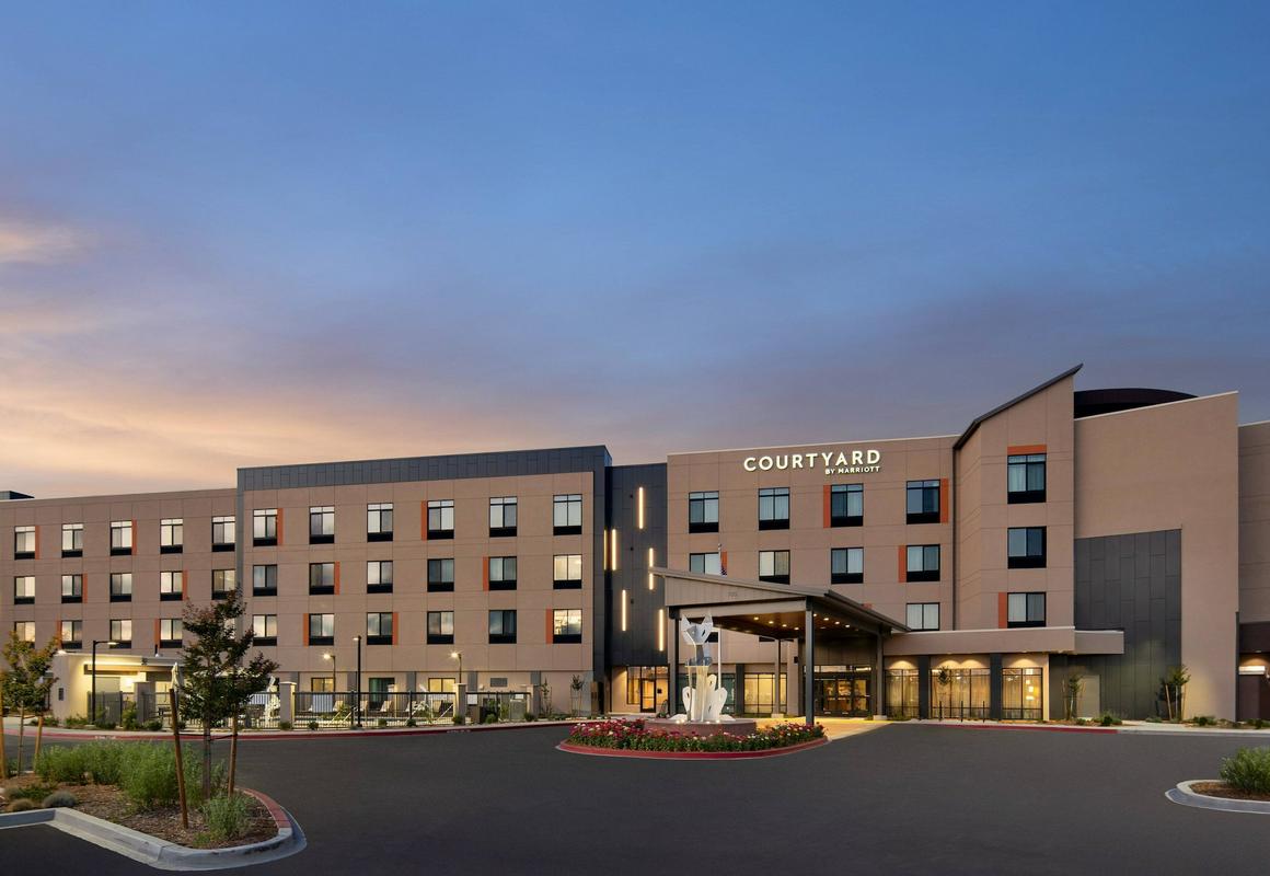 Courtyard by Marriott Petaluma Sonoma County hotel hero