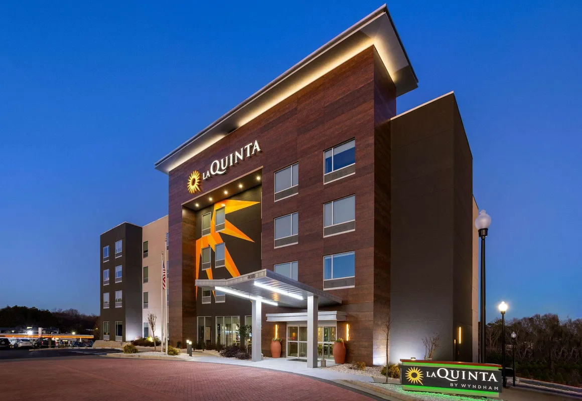La Quinta Inn & Suites by Wyndham Locust Grove hotel hero