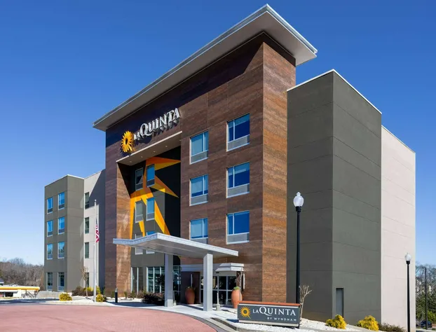 La Quinta Inn & Suites by Wyndham Locust Grove hotel detail image 1