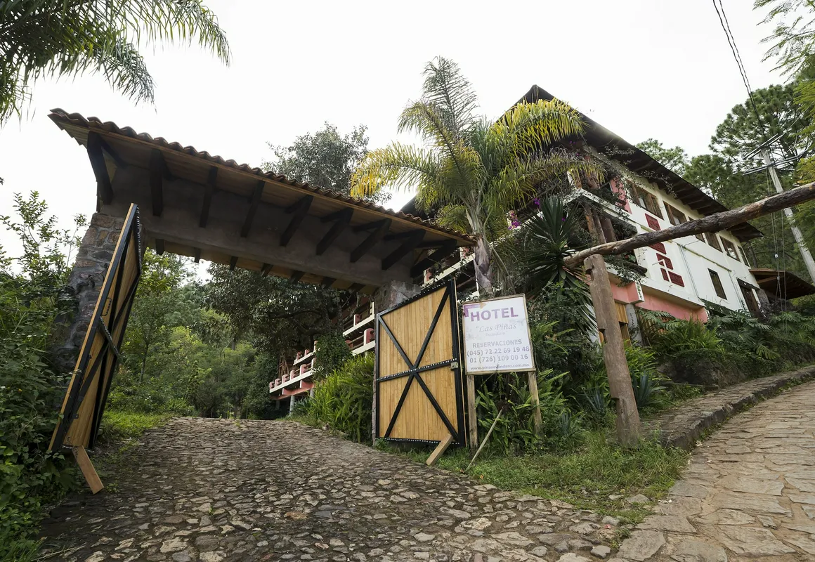Hotel Las Piñas Avándaro hotel hero