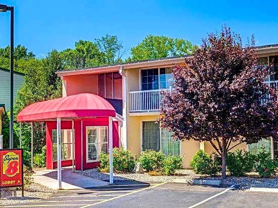 HomeSpring Inn & Studios hotel hero