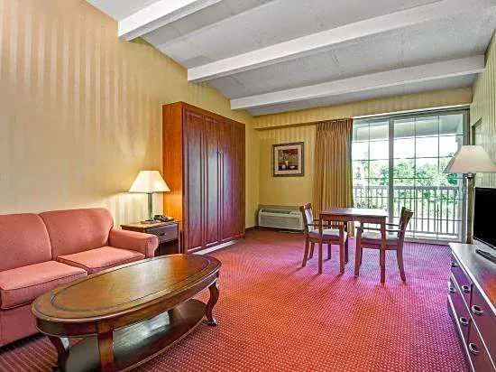 HomeSpring Inn & Studios hotel detail image 2