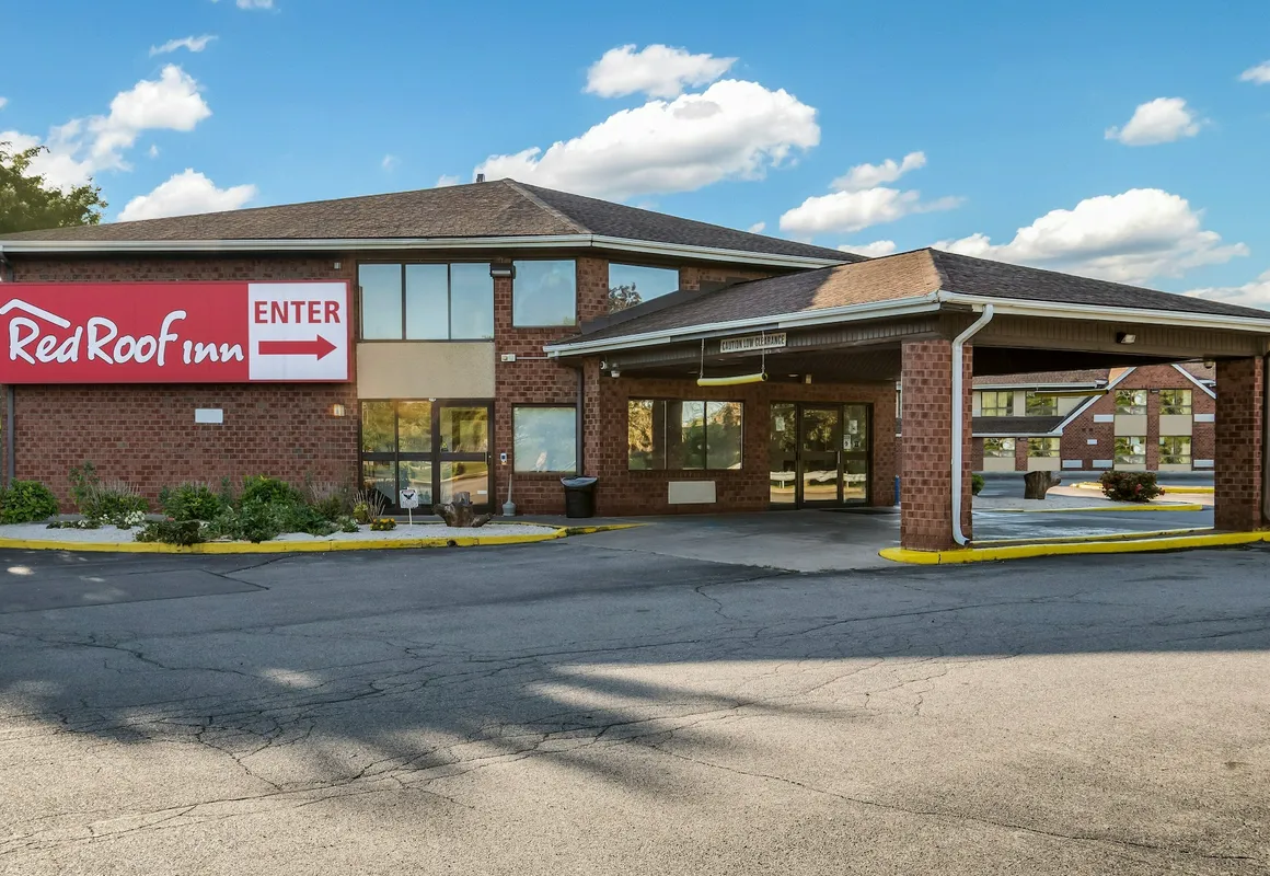 Red Roof Inn Rochester – Airport hotel hero