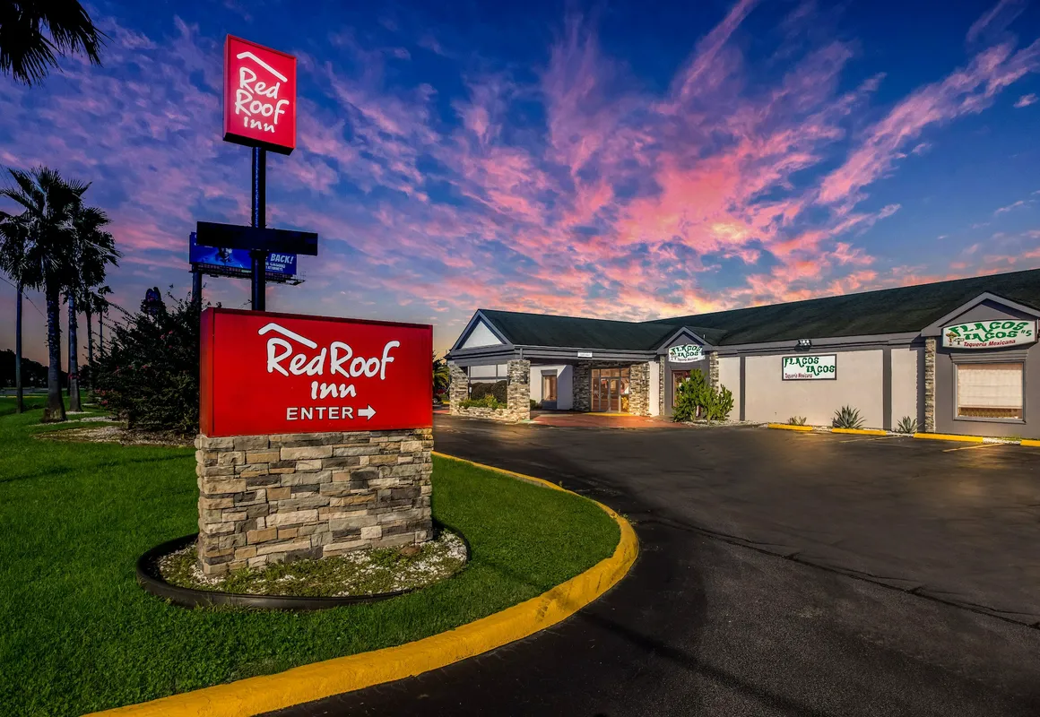 Red Roof Inn Savannah - Richmond Hill/ I-95 hotel hero