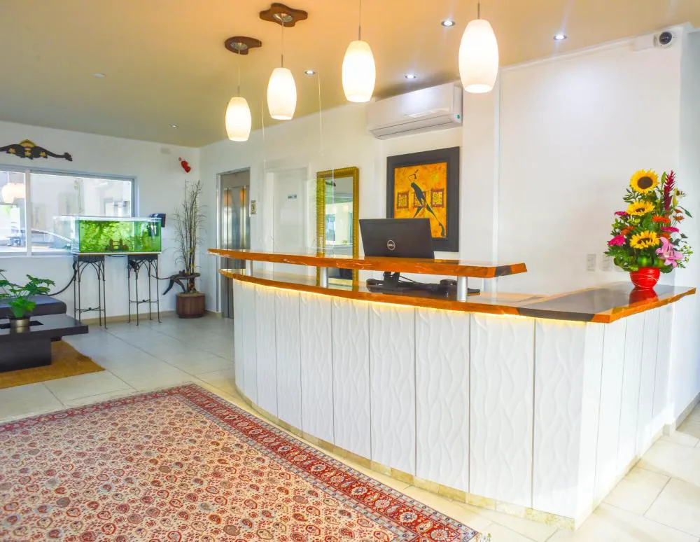 12 Bees Hotel hotel hero