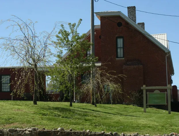 Dickinson Room By Main Street Bed & Breakfast hotel detail image 1