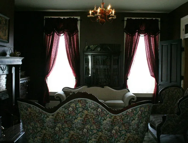 Dickinson Room By Main Street Bed & Breakfast hotel detail image 4