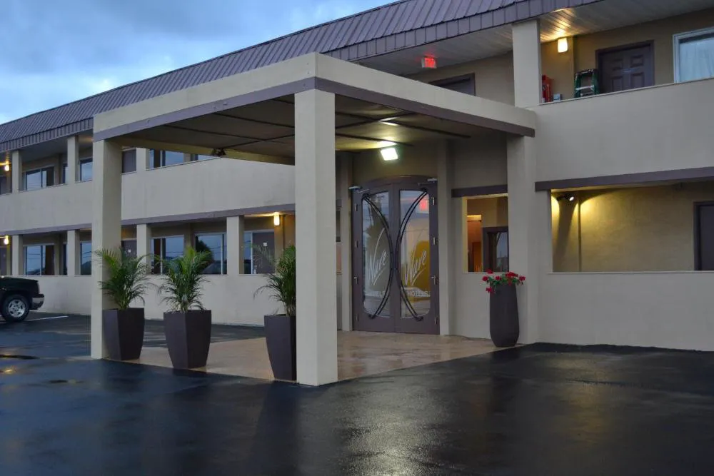 Motel 75 Monroe hotel hero