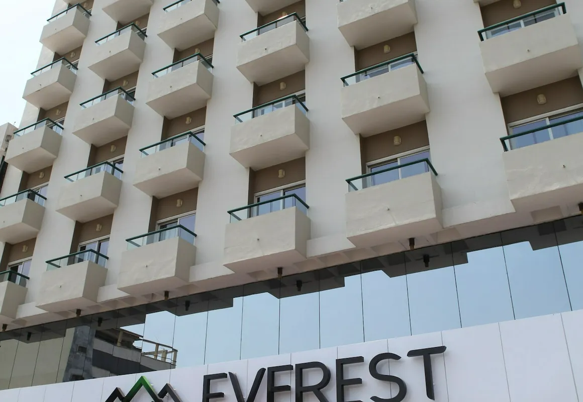 Everest Hotel hotel hero