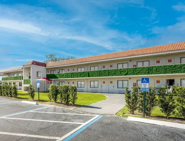 Travelodge by Wyndham Orlando Lake Buena Vista South hotel detail image 1