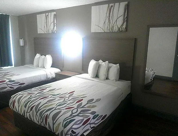 Red Roof Inn Richmond | HomeTowne Studios Richmond hotel detail image 2