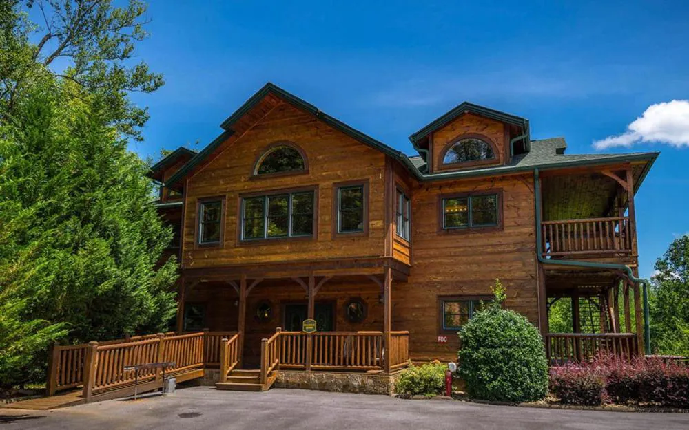 Bearskin Lodge hotel hero