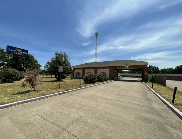 Gun Barrel Executive Inn hotel detail image 1