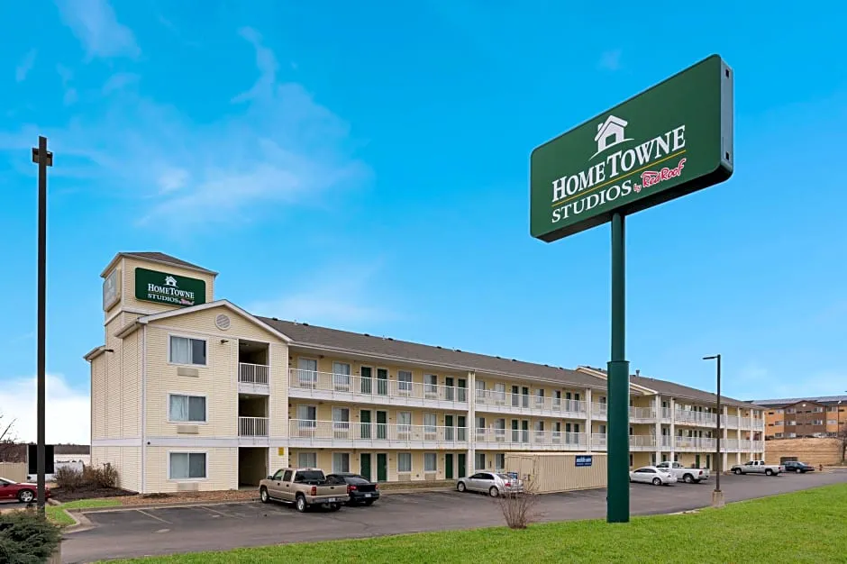 HomeTowne Studios Kansas City - Worlds of Fun hotel hero