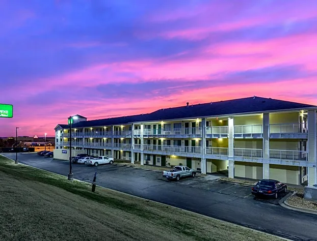 HomeTowne Studios Kansas City - Worlds of Fun hotel detail image 4