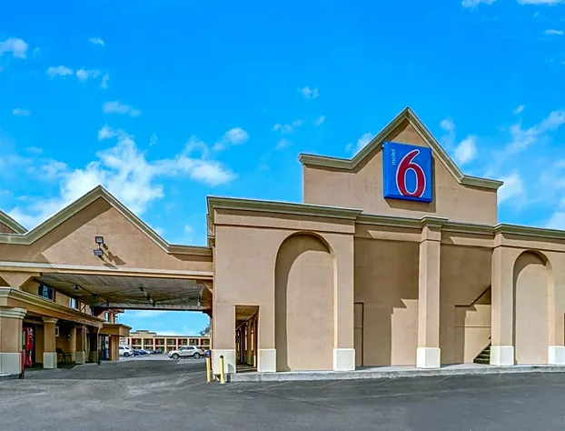 Motel 6 Lester, PA - Philadelphia Airport hotel detail image 1