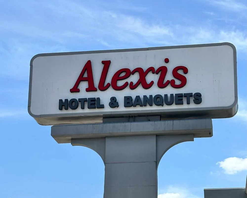 Alexis Hotel & Banquets Dallas Park Central Galleria hotel hero
