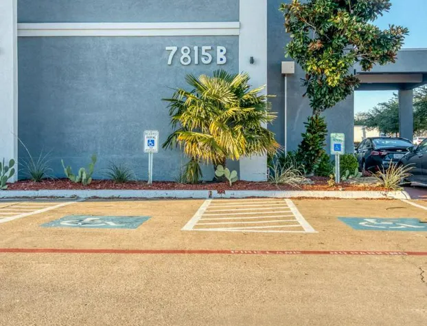 Alexis Hotel & Banquets Dallas Park Central Galleria hotel detail image 2