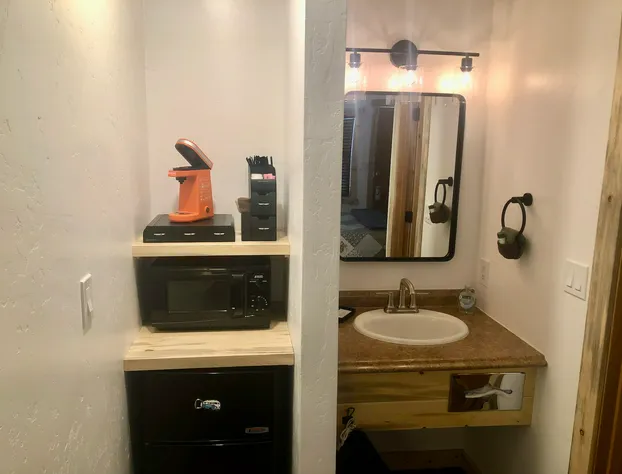 Alpine Lodge and RV hotel detail image 3