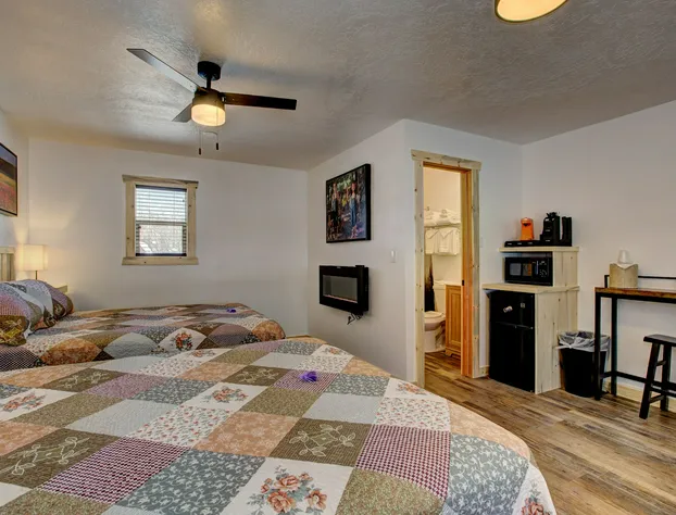 Alpine Lodge and RV hotel detail image 4