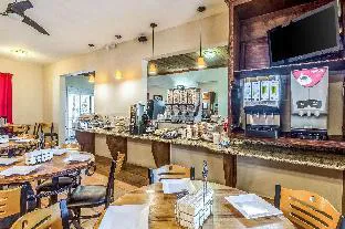 Clarion Inn & Suites at Sharyland Plantation hotel detail image 4