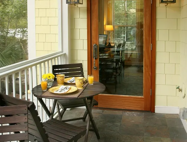 Water's Edge Inn - Adults Only hotel detail image 3