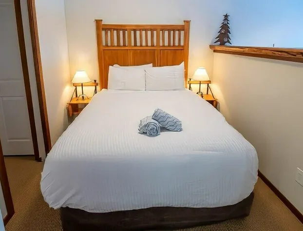 Snow Creek Lodge by Fernie Lodging Co hotel detail image 4