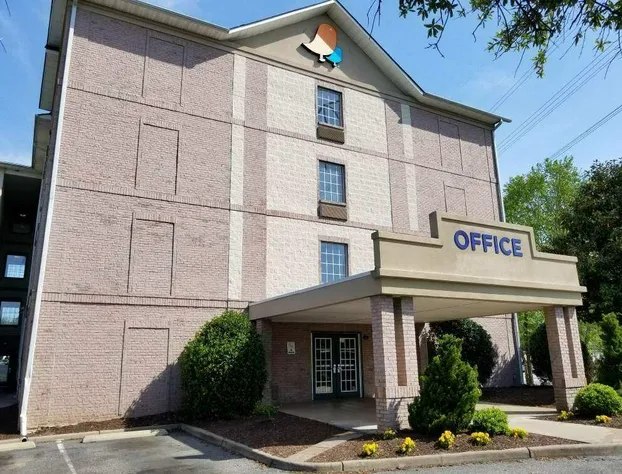 Intown Suites Extended Stay Select Hampton hotel detail image 1