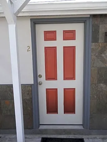 Itty Bitty Inn hotel hero