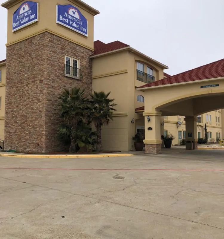 Americas Best Value Inn & Suites Gun Barrel City hotel hero
