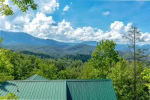 Enchanted View Lodge 3 Bedroom Cabin by RedAwning hotel detail image 3