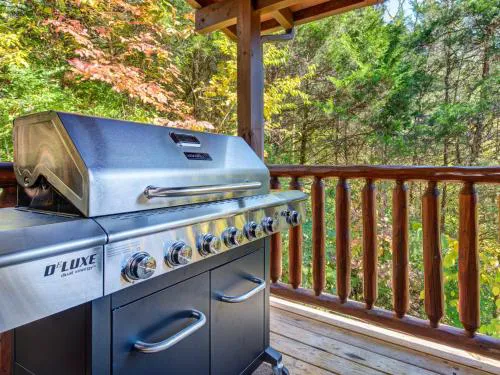 Moonlight Theater Lodge 3 Bedrooms Hot Tub Pool Sleeps 14 hotel detail image 3