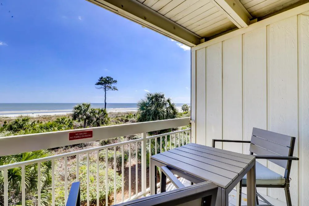 Breakers 215 hotel hero