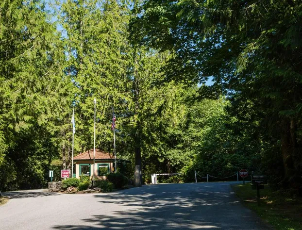 Tall Chief Camping Resort Yurt 5 hotel detail image 4