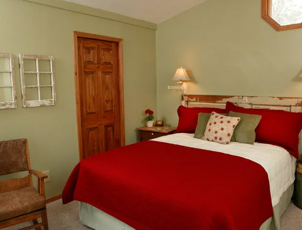 Lake Lucerne Resort & Ranch hotel detail image 3