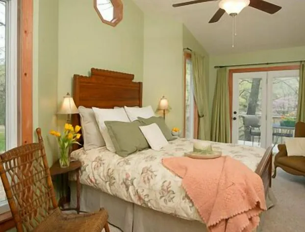 Lake Lucerne Resort & Ranch hotel detail image 4