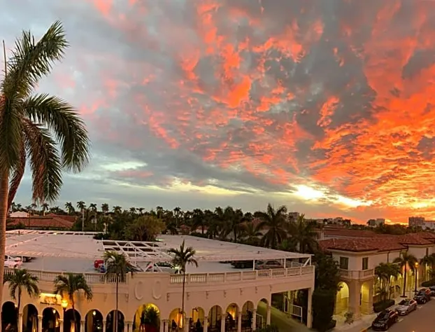 Palm Beach Historic Hotel with Juliette Balconies! 2 blocks from beach! hotel detail image 1